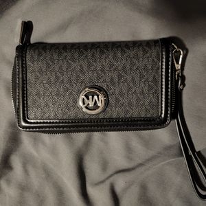 Michael Kors Signature Logo Jet Set Wallet